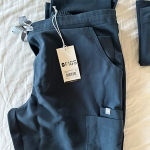 NWT FIGS Scrub Set Dark Harbor